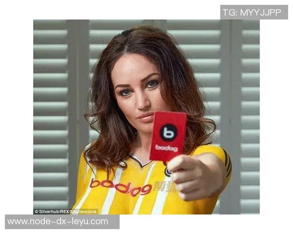 外国彩绘足球宝贝展现独特魅力与艺术风采引领时尚潮流 外国彩绘足球宝贝展现独特魅力与艺术风采引领时尚潮流